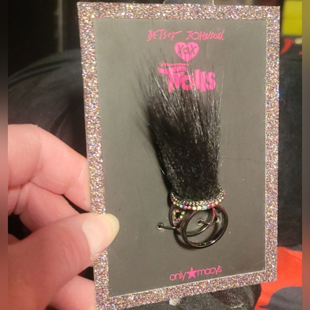 Betsey Johnson Macys 2016 Trolls gunmetal rhinestone blk hair Trolls ring 8 NWT - Picture 13 of 17